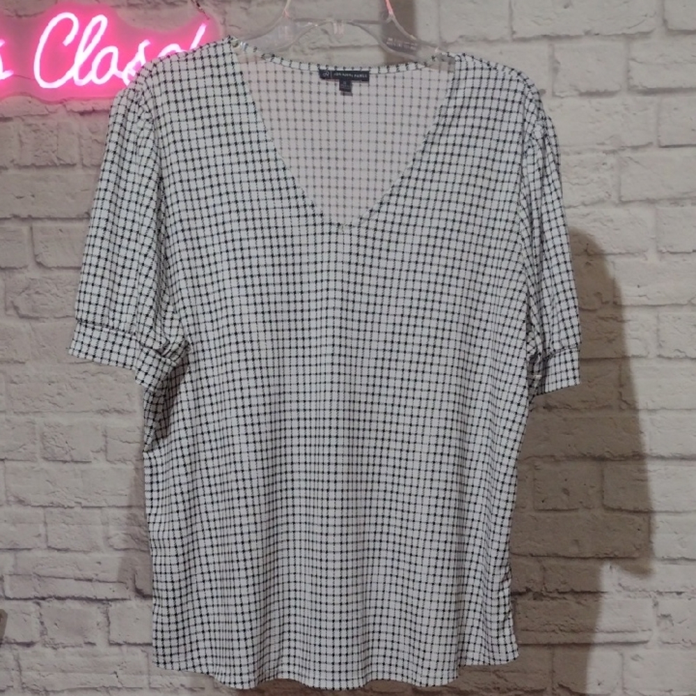 Adrianna Papell Black and White Grid Short Sleeve Top